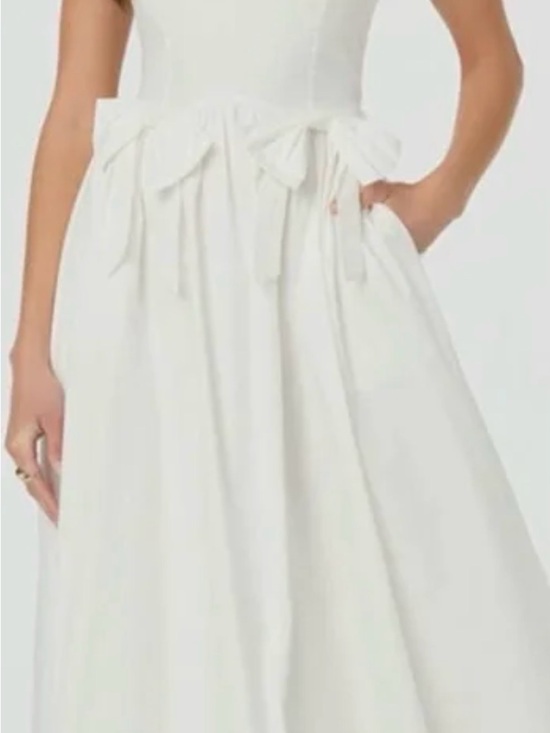 Astr Dresses & Skirts - Astr The Label Poplin Midi Dress with Bow Details in White